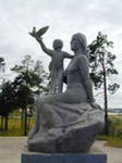 памятник матери и ребенка