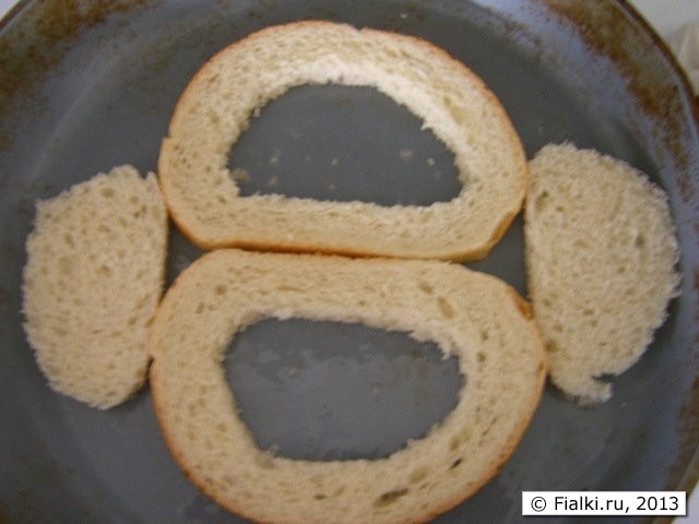 bread on skillet