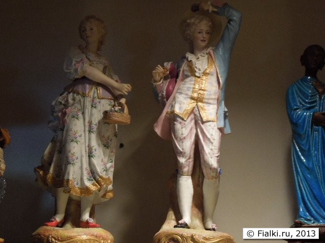statues