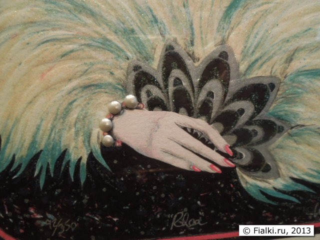 hand with fan