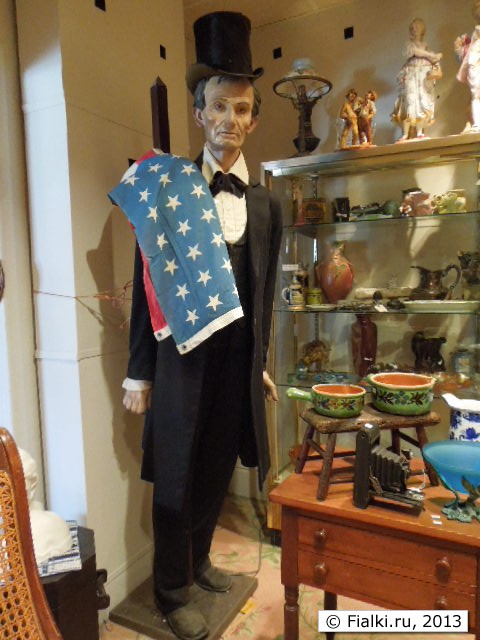statue